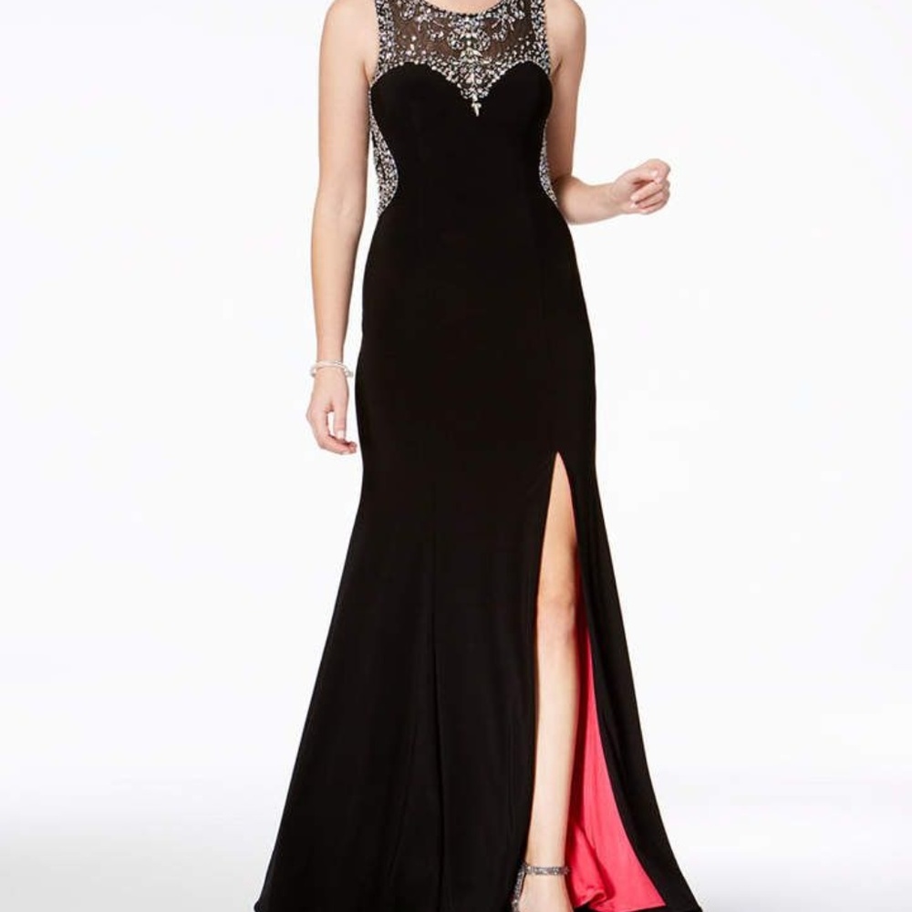 Betsy & Adam Embellished Contrast Lined Gown